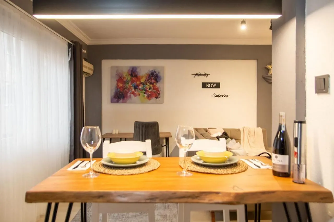 Amazing Flat Near The Coast With A Delightful Shared Terrace Close To Public Transportation In Karsiyaka Izmir 0*,  Turcja