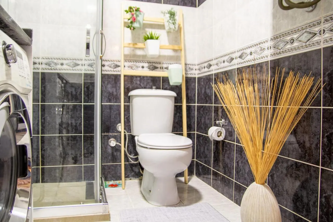 Amazing Flat Near The Coast With A Delightful Shared Terrace Close To Public Transportation In Karsiyaka Izmir